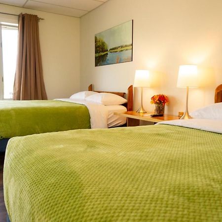 Manitowaning Wayside Motel Manitoulin מראה חיצוני תמונה