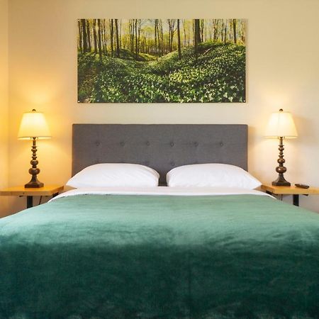 Manitowaning Wayside Motel Manitoulin מראה חיצוני תמונה