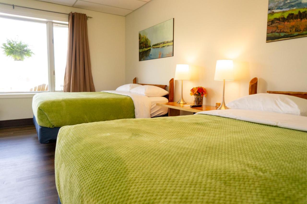 Manitowaning Wayside Motel Manitoulin מראה חיצוני תמונה