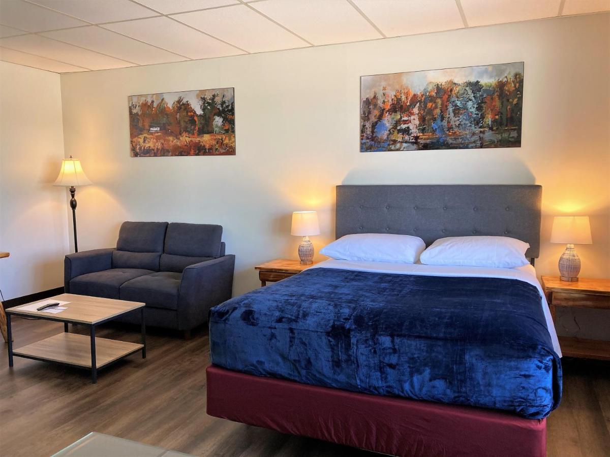 Manitowaning Wayside Motel Manitoulin מראה חיצוני תמונה