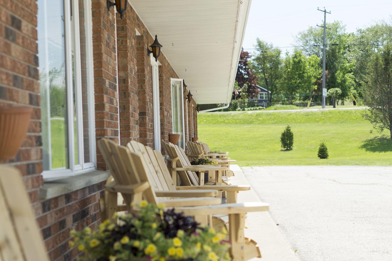 Manitowaning Wayside Motel Manitoulin מראה חיצוני תמונה