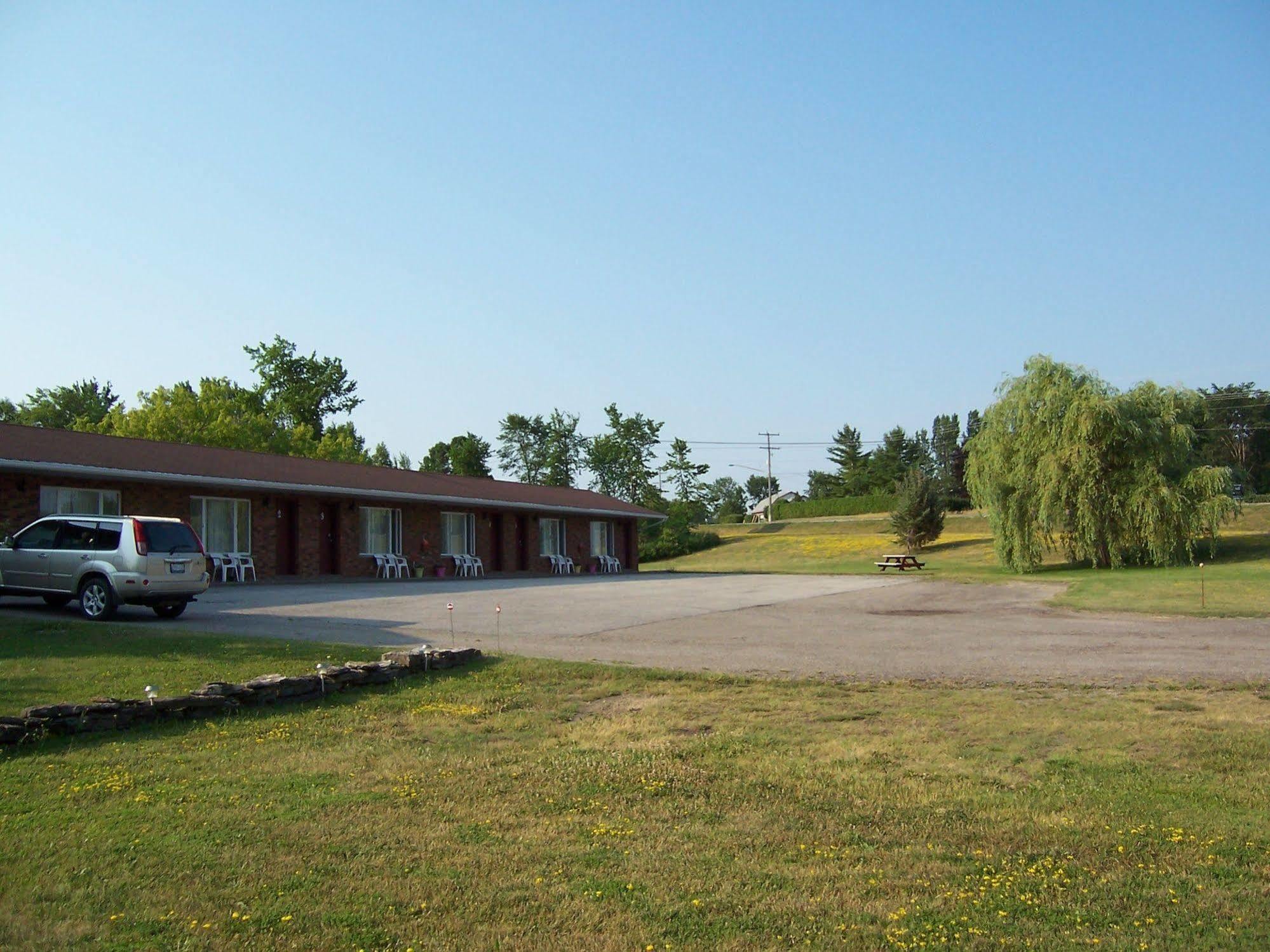 Manitowaning Wayside Motel Manitoulin מראה חיצוני תמונה