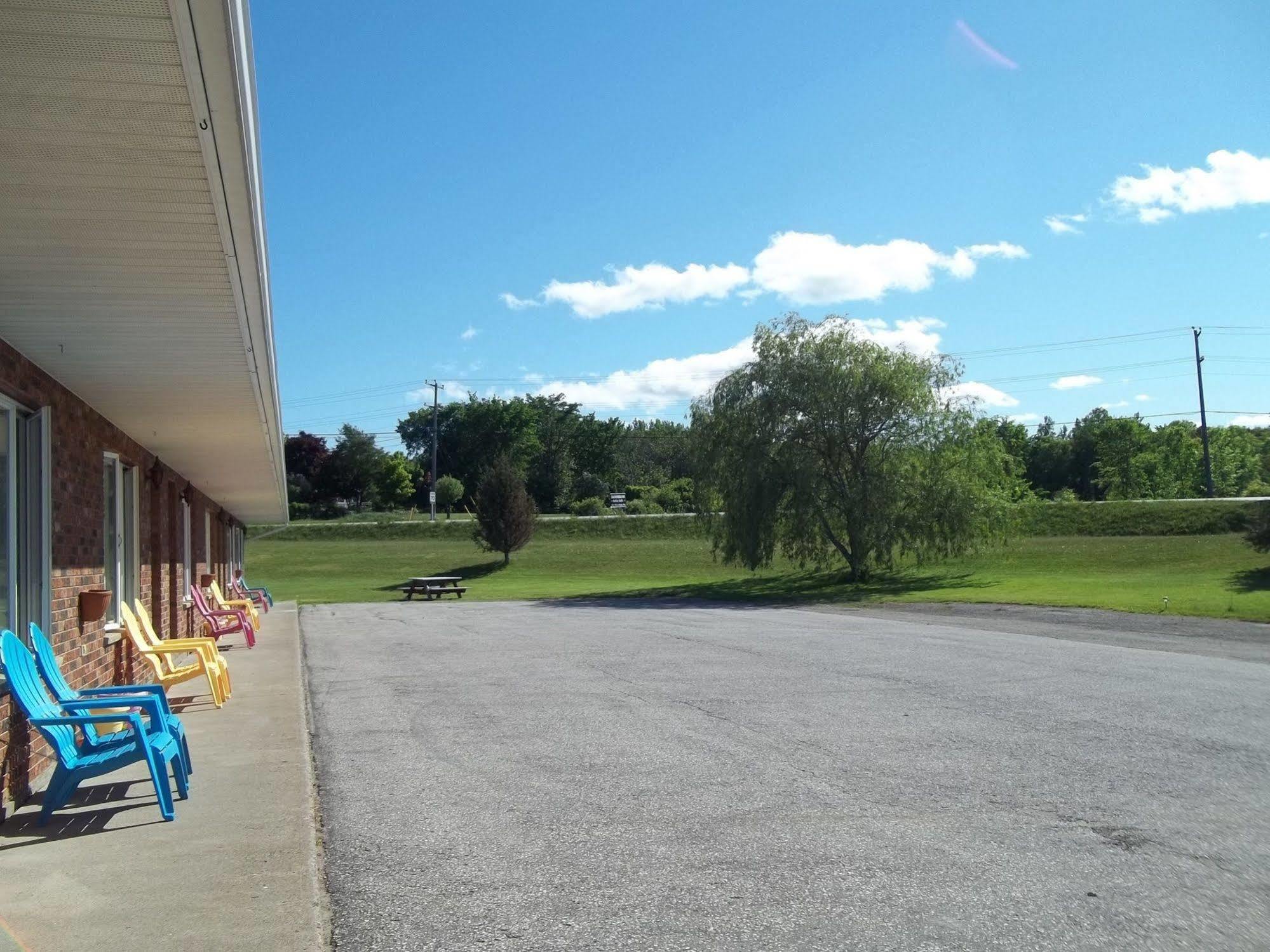 Manitowaning Wayside Motel Manitoulin מראה חיצוני תמונה