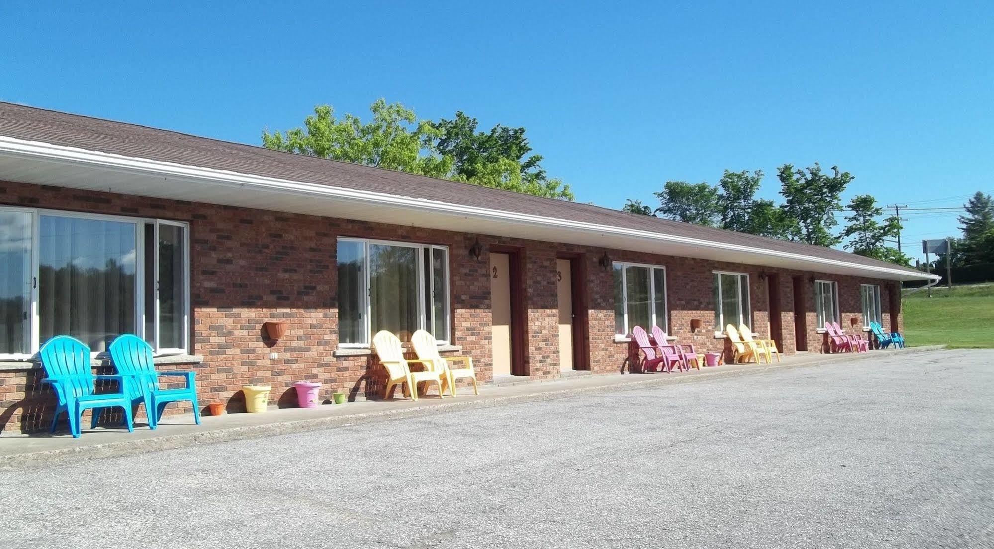 Manitowaning Wayside Motel Manitoulin מראה חיצוני תמונה