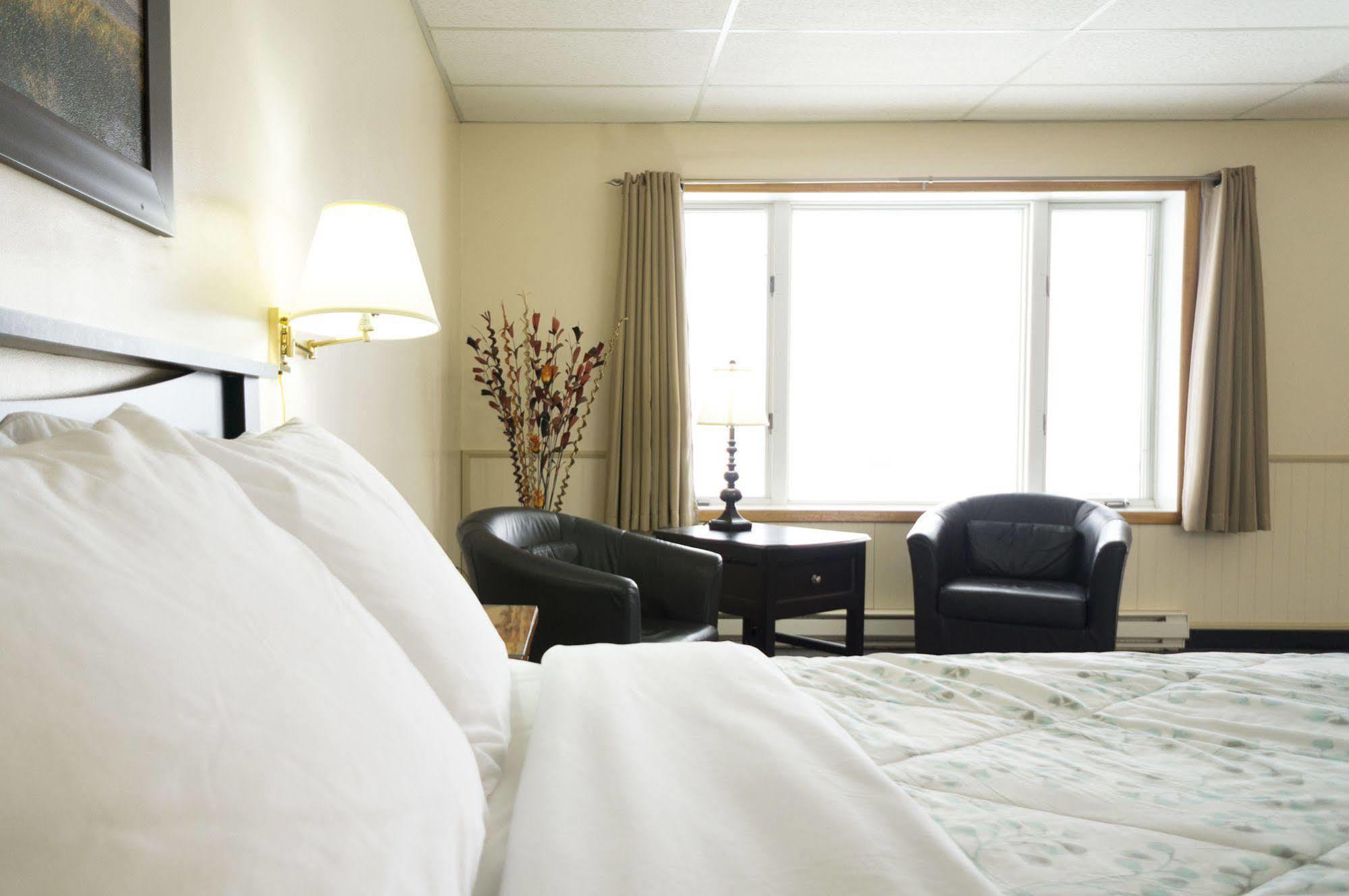 Manitowaning Wayside Motel Manitoulin מראה חיצוני תמונה
