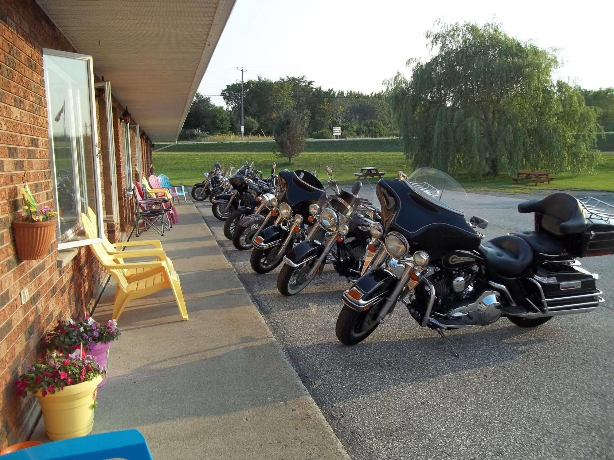 Manitowaning Wayside Motel Manitoulin מראה חיצוני תמונה