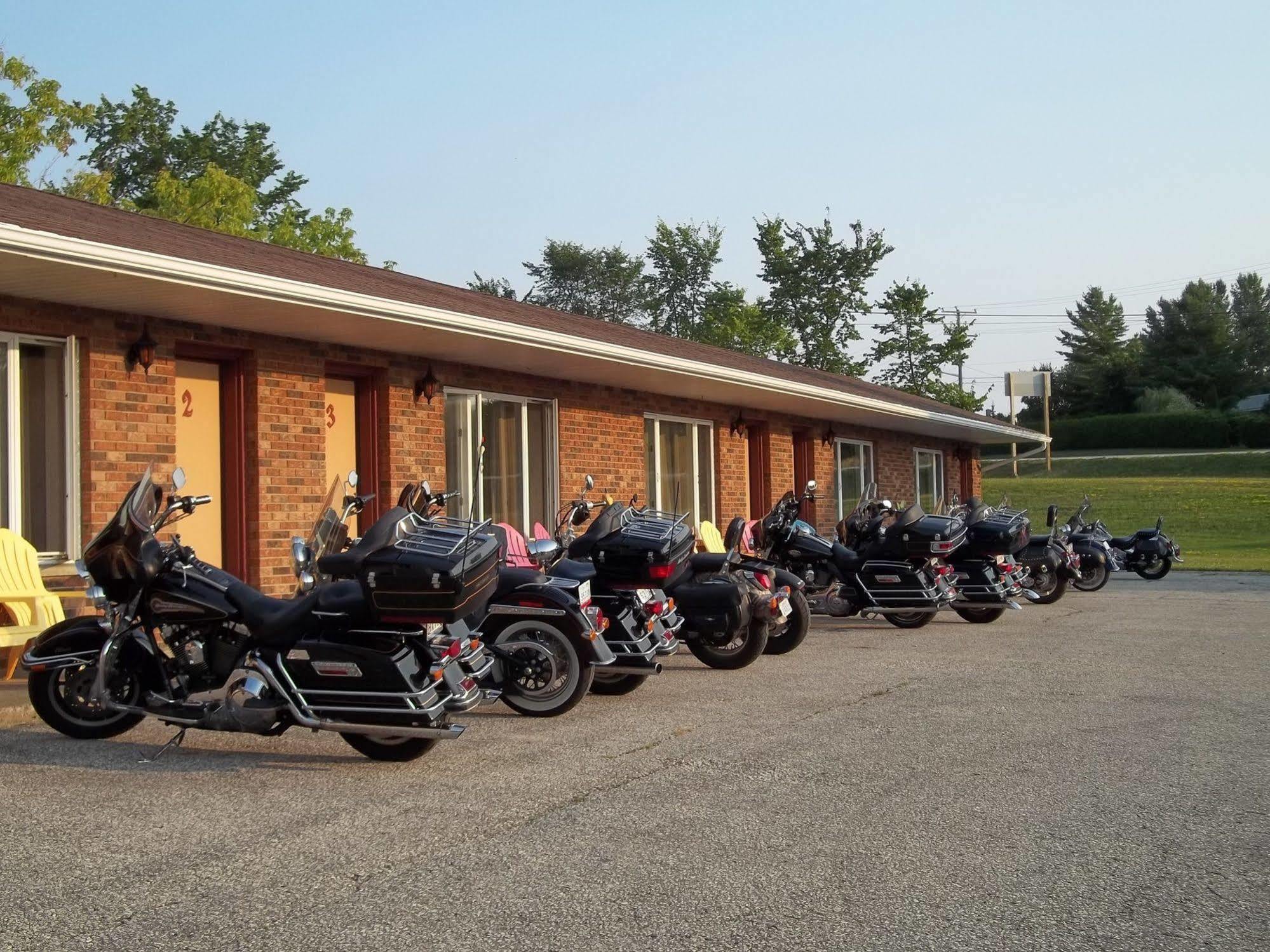 Manitowaning Wayside Motel Manitoulin מראה חיצוני תמונה