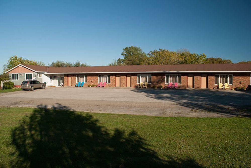 Manitowaning Wayside Motel Manitoulin מראה חיצוני תמונה