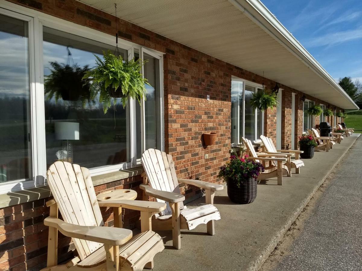 Manitowaning Wayside Motel Manitoulin מראה חיצוני תמונה