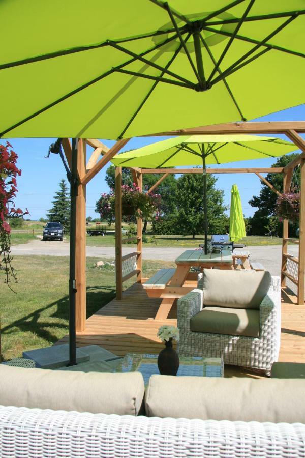 Manitowaning Wayside Motel Manitoulin מראה חיצוני תמונה