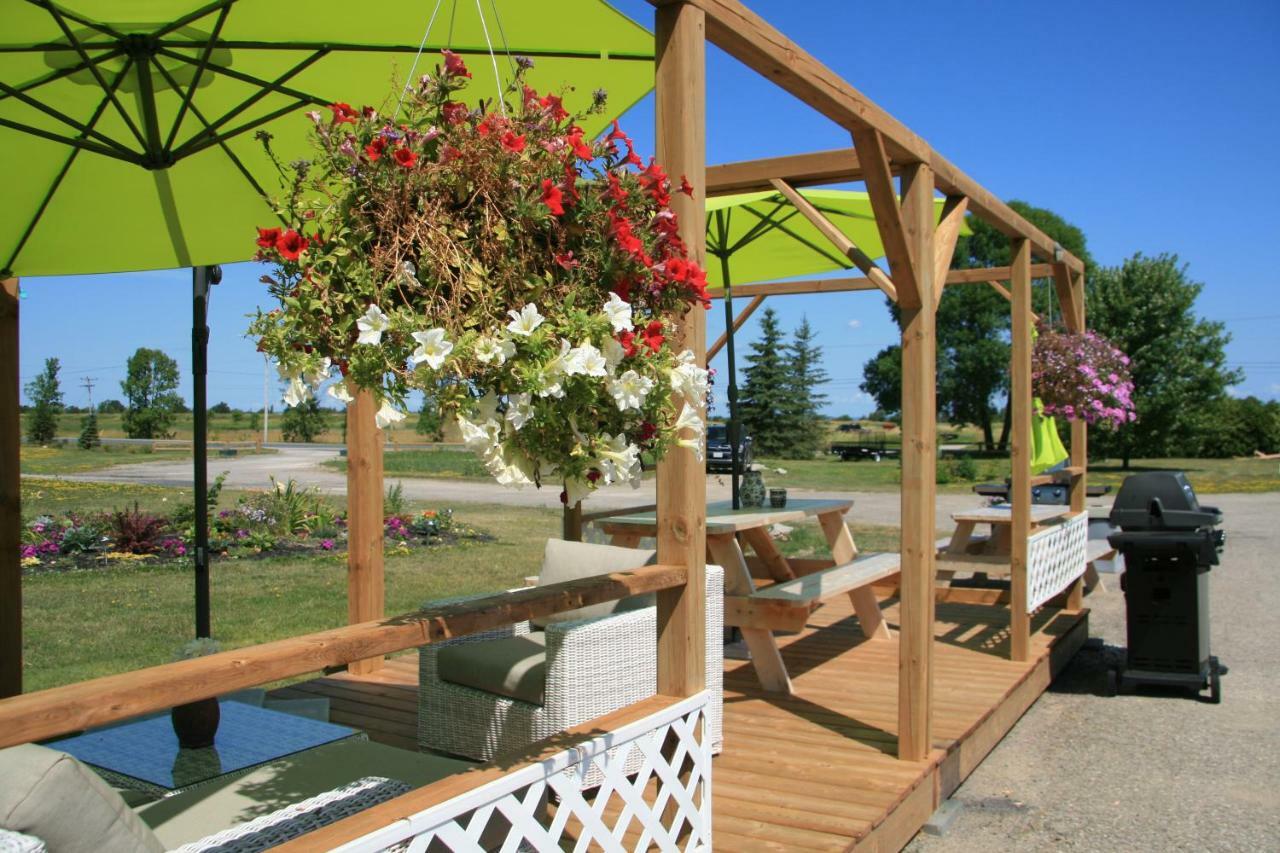 Manitowaning Wayside Motel Manitoulin מראה חיצוני תמונה